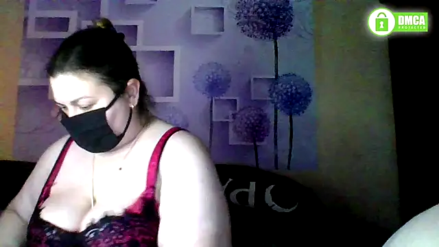 Snapshot of honey_sweet_couple chatting on 01-18-26, 05:50 honey sweet couple online show from 01-18-26, 05:50