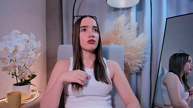 NoraBuffa online show from 11-20-25, 04:29