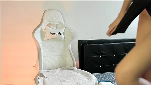 nicolvibes 212 online show from 12-19-25, 07:32