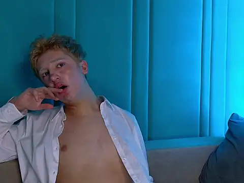 LucasFinister online show from 11-17-25, 06:24