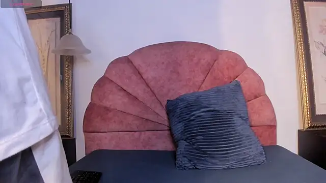 Snapshot of Rose_Ethan chatting on 11-26-25, 03:18 Rose Ethan online show from 11-26-25, 03:18