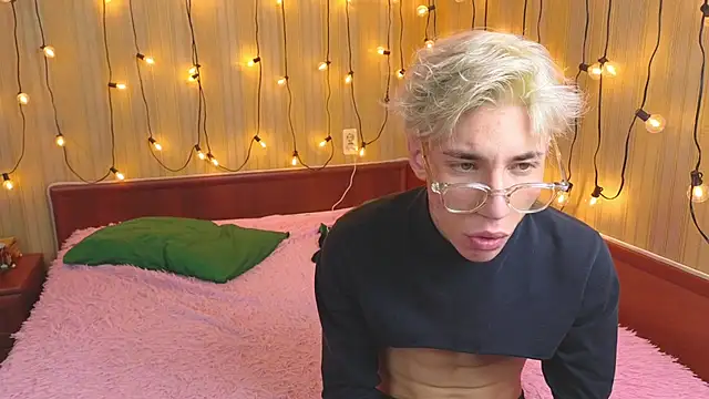 Adrian Collinss online show from 11-14-25, 07:45