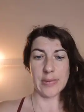 Jo LieLive online show from 06-18-26, 07:51