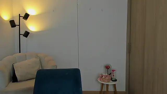 haileyflorez  online show from 04-11-26, 03:27