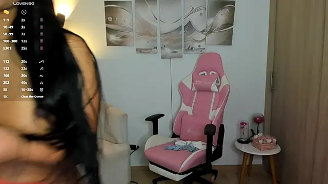 haileyflorez  online show from 06-11-26, 01:09