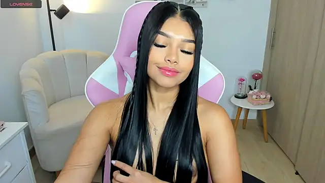 haileyflorez  online show from 06-12-26, 02:05