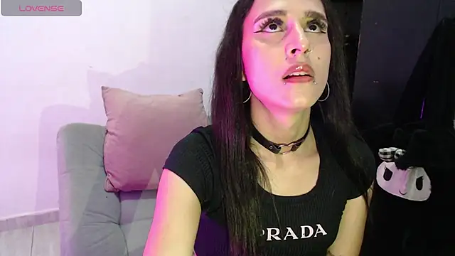 Snapshot of Isabella_Hillss chatting on 07-17-26, 01:34 Isabella Hillss online show from 07-17-26, 01:34