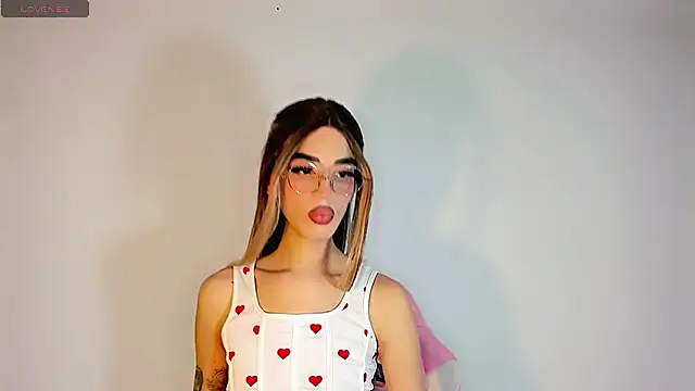 LeslieAmor1 online show from 11-19-25, 09:20