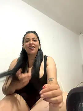 Snapshot of niina_fox_ chatting on 11-20-25, 06:46 niina fox online show from 11-20-25, 06:46