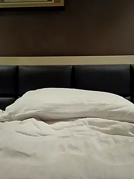 frolicme456 online show from 11-18-25, 04:17