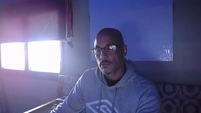 Snapshot of Marck_80 chatting on 11-14-25, 08:57 Marck 80 online show from 11-14-25, 08:57