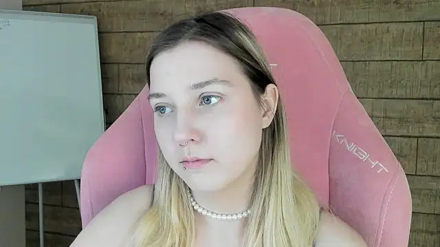 TinnaBurton online show from 07-15-26, 04:23