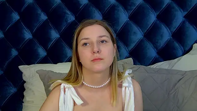 TinnaBurton online show from 07-18-26, 04:33