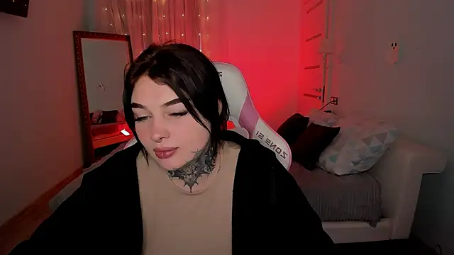 EmilyWoods  online show from 11-17-25, 08:20