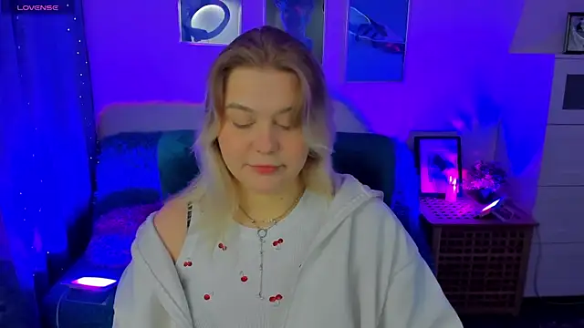 Snapshot of LouiseMous chatting on 11-29-25, 09:51 LouiseMous online show from 11-29-25, 09:51