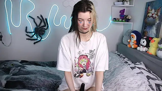 Emmie shy online show from 06-19-26, 01:37
