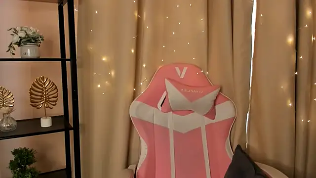 Snapshot of ArdisCiolli chatting on 11-15-25, 10:01 ArdisCiolli online show from 11-15-25, 10:01