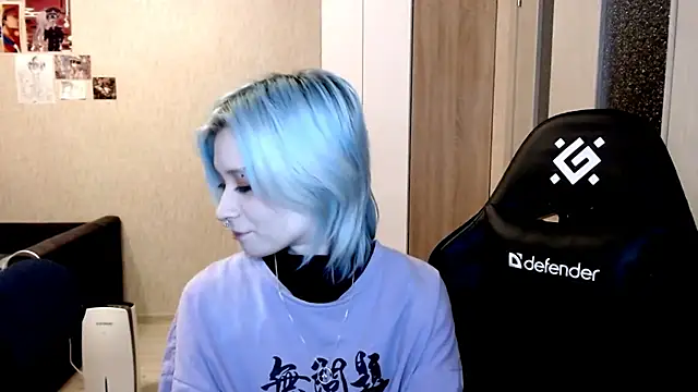 Snapshot of SophiaLur chatting on 11-16-25, 04:23 SophiaLur online show from 11-16-25, 04:23