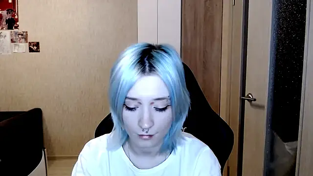 Snapshot of SophiaLur chatting on 11-17-25, 03:51 SophiaLur online show from 11-17-25, 03:51