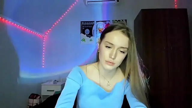 Snapshot of tinyglow chatting on 12-04-25, 04:55 tinyglow online show from 12-04-25, 04:55