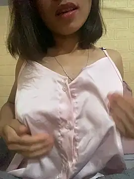 Snapshot of Trangbabylove chatting on 07-25-26, 02:20 Trangbabylove online show from 07-25-26, 02:20