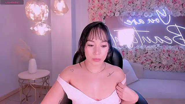 Snapshot of ZaraKafruni chatting on 02-16-26, 12:40 ZaraKafruni online show from 02-16-26, 12:40