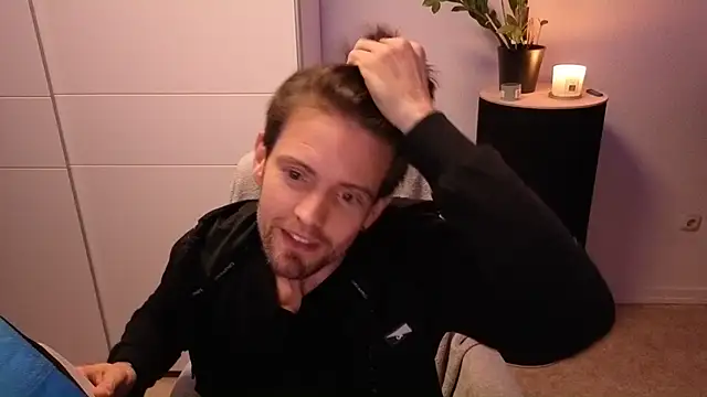 Snapshot of Mystery_Mark chatting on 11-22-25, 08:08 Mystery Mark online show from 11-22-25, 08:08