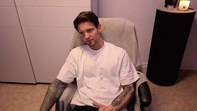 Snapshot of Mystery_Mark chatting on 11-28-25, 08:55 Mystery Mark online show from 11-28-25, 08:55