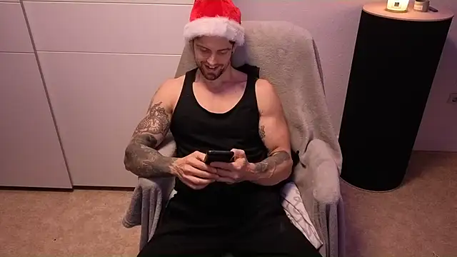 Snapshot of Mystery_Mark chatting on 12-13-25, 08:47 Mystery Mark online show from 12-13-25, 08:47