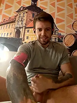 Snapshot of Mystery_Mark chatting on 01-08-26, 08:33 Mystery Mark online show from 01-08-26, 08:33