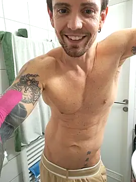 Snapshot of Mystery_Mark chatting on 02-10-26, 06:56 Mystery Mark online show from 02-10-26, 06:56