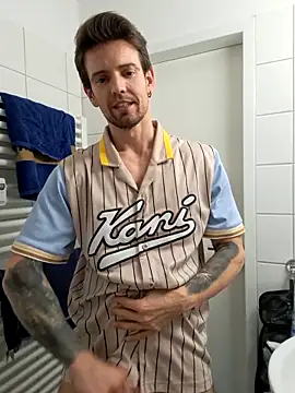 Snapshot of Mystery_Mark chatting on 02-18-26, 06:26 Mystery Mark online show from 02-18-26, 06:26