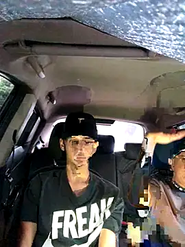 santiago24cmandmyfriend online show from 11-20-25, 09:25