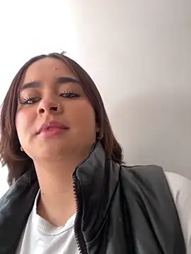 Snapshot of HANNAHBAKER00 chatting on 11-19-25, 06:41 HANNAHBAKER00 online show from 11-19-25, 06:41