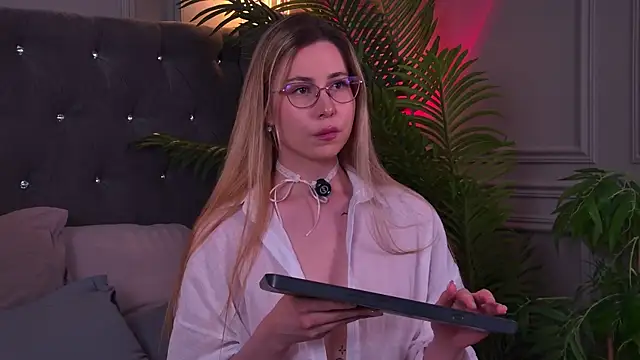 -SaraBlack- online show from 07-17-26, 04:23