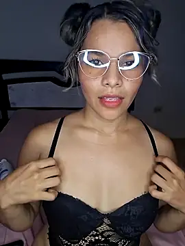 Snapshot of pamela_Tiny chatting on 02-21-26, 02:51 pamela Tiny online show from 02-21-26, 02:51