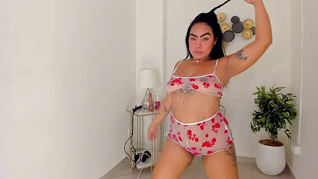 Snapshot of Elise_davenport chatting on 05-19-26, 12:33 Elise davenport online show from 05-19-26, 12:33
