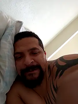 Snapshot of BuskedFester chatting on 11-30-25, 08:24 BuskedFester online show from 11-30-25, 08:24