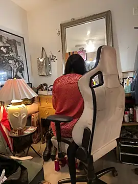 Motherbigbus online show from 12-18-25, 01:33