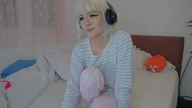 MiniMuse online show from 12-04-25, 01:09