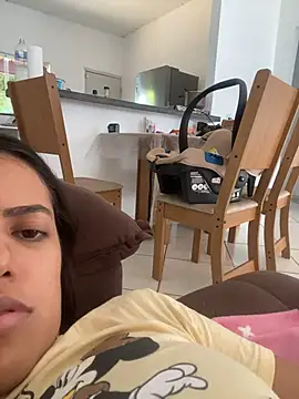 Snapshot of Lara_o chatting on 11-17-25, 10:43 Lara o online show from 11-17-25, 10:43