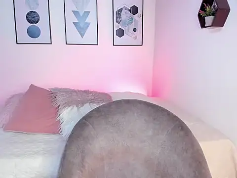 HannaRose   online show from 12-04-25, 11:30