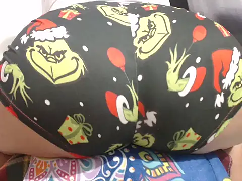 Snapshot of Liz_dark_secret chatting on 12-21-25, 11:50 Liz dark secret online show from 12-21-25, 11:50