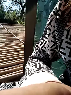 Snapshot of mon1-day chatting on 11-27-25, 01:51 mon1-day online show from 11-27-25, 01:51