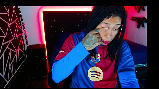 Snapshot of Zero-X9 chatting on 11-22-25, 01:04 Zero-X9 online show from 11-22-25, 01:04