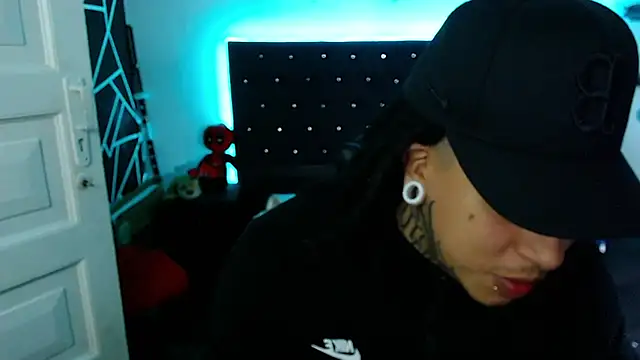 Snapshot of Zero-X9 chatting on 02-11-26, 08:25 Zero-X9 online show from 02-11-26, 08:25