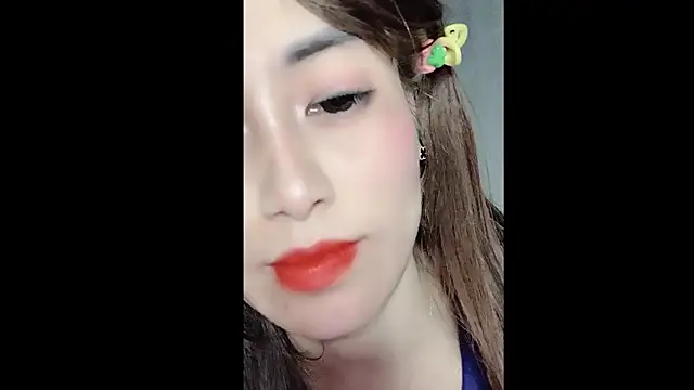 Snapshot of MiAnna-Lovee chatting on 11-21-25, 07:40 MiAnna-Lovee online show from 11-21-25, 07:40