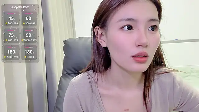 Snapshot of H-2005 chatting on 01-10-26, 12:01 H-2005 online show from 01-10-26, 12:01