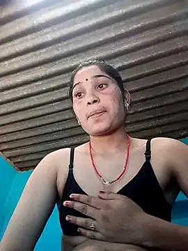 Snapshot of Deepika_Padukone chatting on 12-04-25, 06:12 Deepika Padukone online show from 12-04-25, 06:12