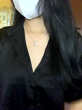 Hanni 22 online show from 11-19-25, 08:47